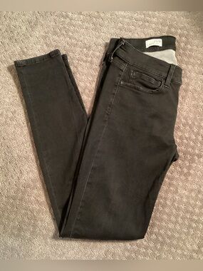 Gap 1969 legging Jeans, 30”L, 8”rise. Has stretch. Color is black size is 29/8.